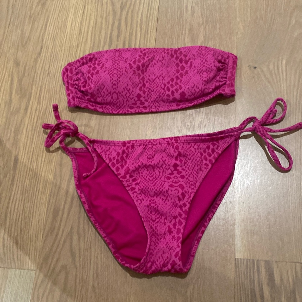 Strapless snake print bikini
